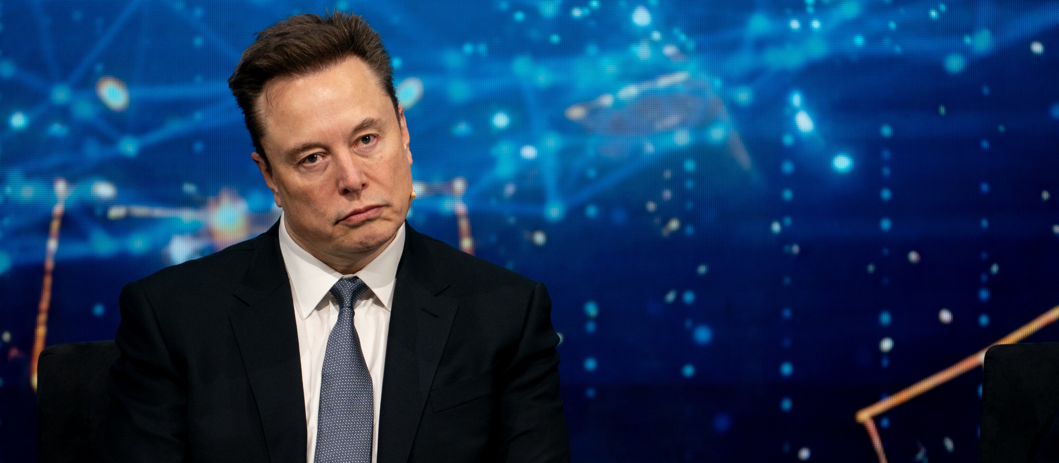 Elon Musk pozostało bogatszy. Jako pierwszy przekroczył rekordową granicę