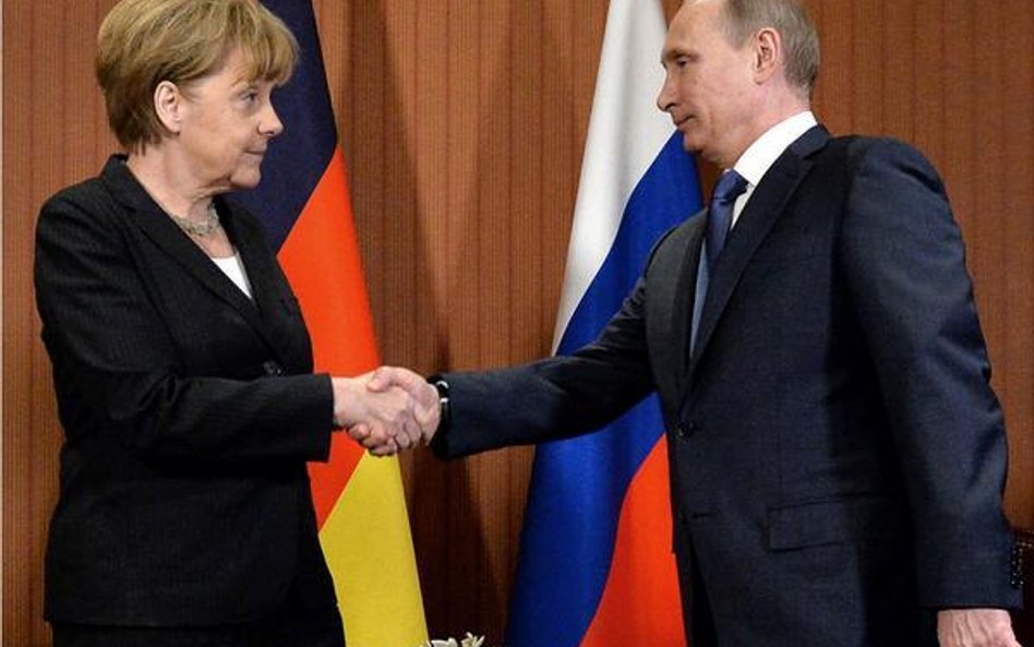 "Independent": Tajny układ Merkel-Putin. Krym za gaz