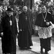 Od lewej: prymas August Hlond, bp Stefan Wyszyński i ks. Franciszek Zawisza w 1948 r. (archiwum pańs