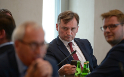 Zbigniew Ziobro podczas posiedzenia sejmowej komisji sprawiedliwości i praw człowieka w Sejmie w War