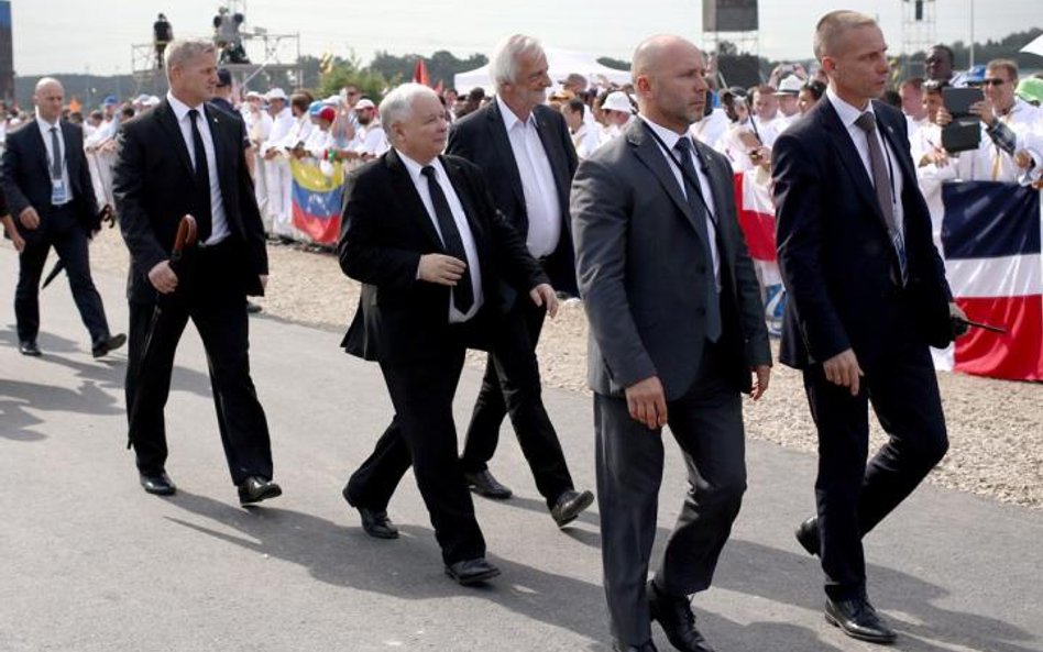 Jarosław Kaczyński jest ochraniany przez byłych komandosów z GROM. Niewykluczone, że nowy szef Straż