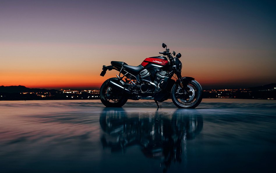 Dwa zupełnie nowe motocykle Harley Davidson