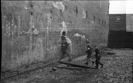 Historyk sztuki, specjalizująca się w fotografii, kuratorka i autorka tekstów Fotografia Stefana Bał