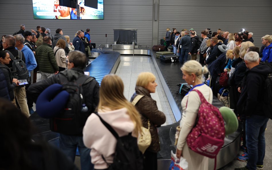 Część Polaków wracających z regionu objętego konfliktem zbrojnym wylądowała na lotnisku w Katowicach