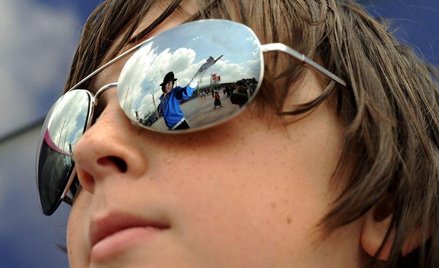 Promieniowanie słoneczne jest najgroźniejsze dla oczu pomiędzy godziną 10 a 14