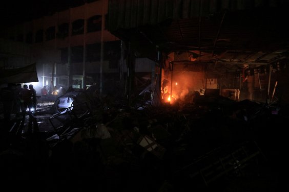 Szkoła, w której chronili się palestyńscy uchodźcy, została zbombardowana przez Izrael