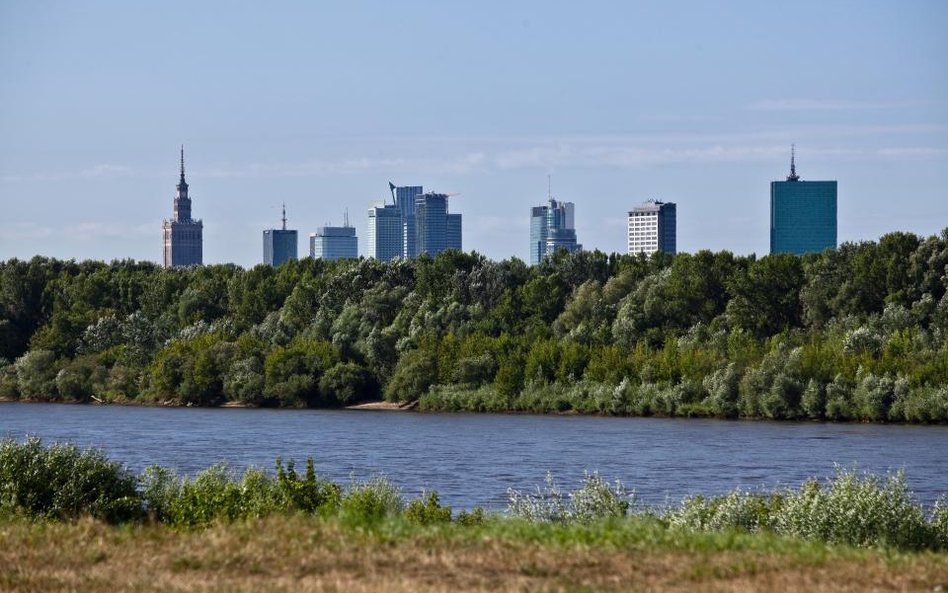 Warszawa: góry śmieci nad Wisłą