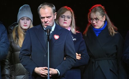 Donald Tusk i rodzina zamordowanego Pawła Adamowicza