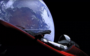 Czerwony samochód Elona Muska w drodze na Marsa. Jak wypadł test Falcon Heavy?