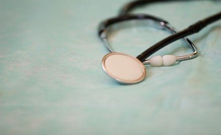 Postrzeliła się, bo nie miała pieniędzy na lekarza