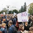 Demonstracja przed Sejmem we wrześniu 2016 r. podczas debaty nad projektami nowej ustawy antyaborcyj