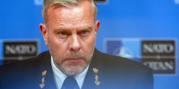 Admirał Bauer: NATO jest gotowe na wojnę z Rosją