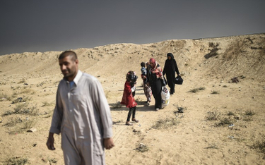 Dżihadyści z Daesh mają strzelać do kobiet i dzieci