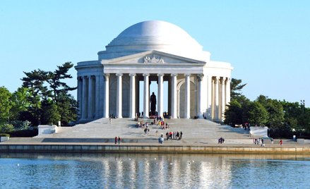 Jakże symboliczne dla amerykańskiej historii jest to, że waszyngtońskie mauzoleum wielkiego zwolenni