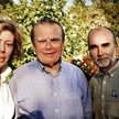 Adam Zagajewski (z prawej) z Czesławem Miłoszem i jego żoną Carol, koniec lat 80. Zdjęcie pochodzi z