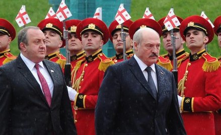Prezydenci Giorgi Margwelaszwili i Aleksander Łukaszenko. Po 12 latach reform Gruzja jest ponad dwa 