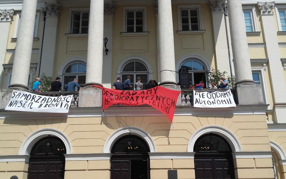 Studenci zawieszają protest. Głosowanie nad ustawą odłożone