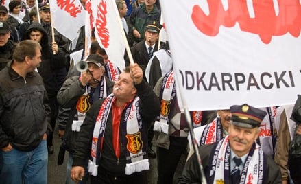 Związkowcy manifestują w Warszawie