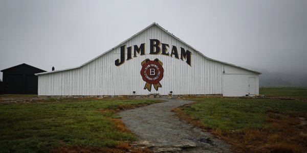 Jim Beam zamyka główną destylarnię. Amerykański bourbon w tarapatach