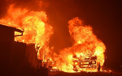 Tysiące strażaków gaszą Kalifornię