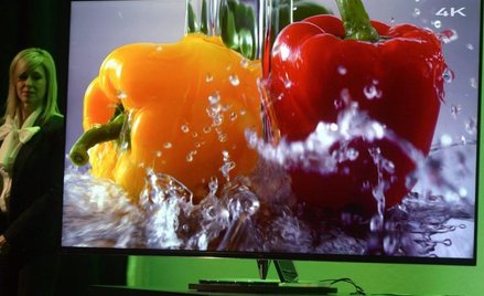 Telewizory bardzo wysokiej rozdzielczości (na zdj. Sharp podczas wystawy CES) dopiero muszą przekona