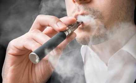 E-papierosy nie są pomocne przy zrywaniu z paleniem, ale już podgrzewacze tytoniu tak