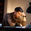 Długie siedzenie bez przerw może wiązać się z większym ryzykiem zachorowania i zgonu z powodu nowotw