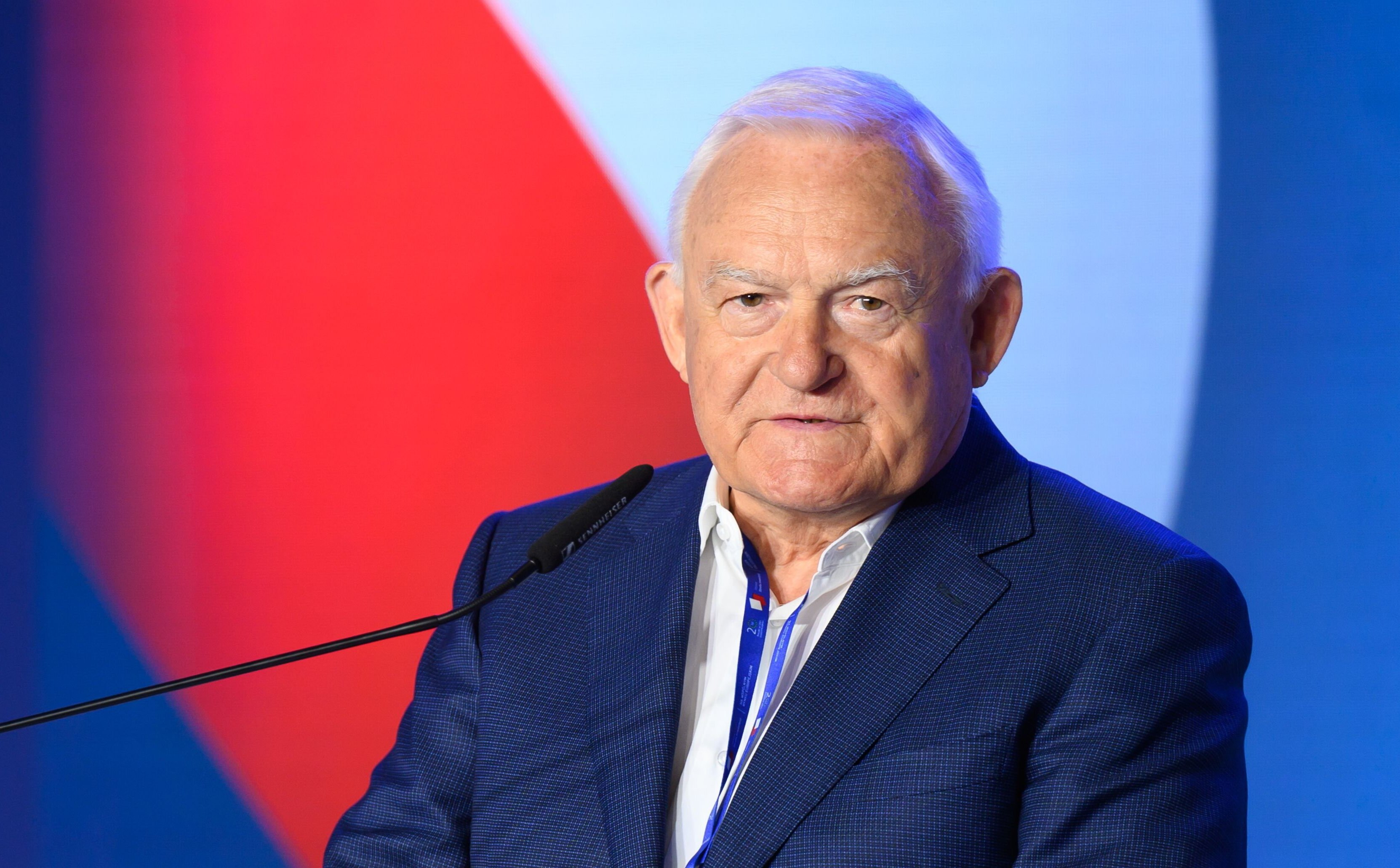 Leszek Miller wieszczy koniec Polski 2050. „Szymon Hołownia sam się wykańcza”