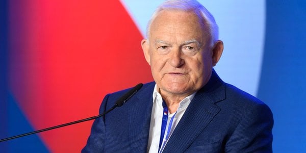 Leszek Miller wieszczy koniec Polski 2050. „Szymon Hołownia sam się wykańcza”