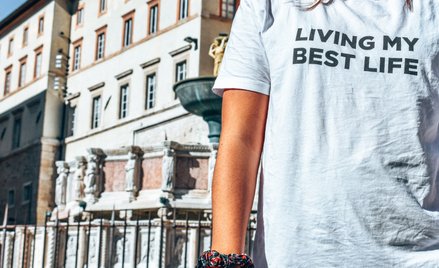 Produkcja jednej koszulki pochłania wodę na 2,5 roku życia