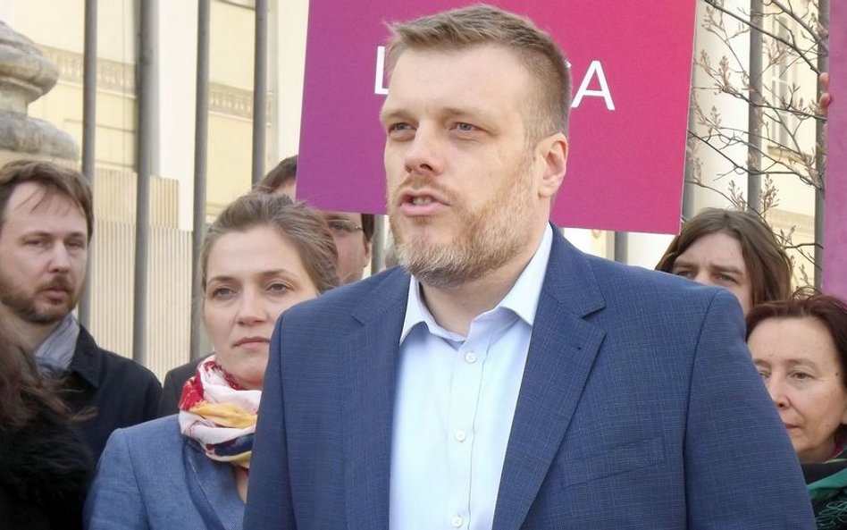 Zandberg: Korzystacie z większości w sposób niespecjalnie przyzwoity