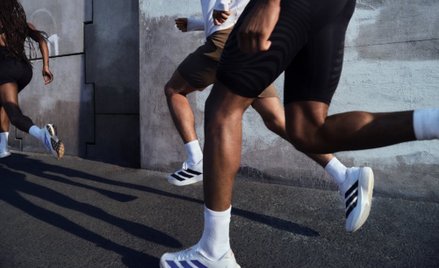 Model Adidas Evo SL połączył dwa światy: pokochali go zarówno ci, którzy trenują bieganie, jak i ci,