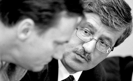 Zrazu cicha i dyskretna, rywalizacja pomiędzy Sikorskim i Komorowskim w ostatnich dniach staje się c