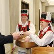 Dwanaście potraw, śpiewanie kolęd i rodzinne wyjście na pasterkę – tak wyglądają święta u europosła 