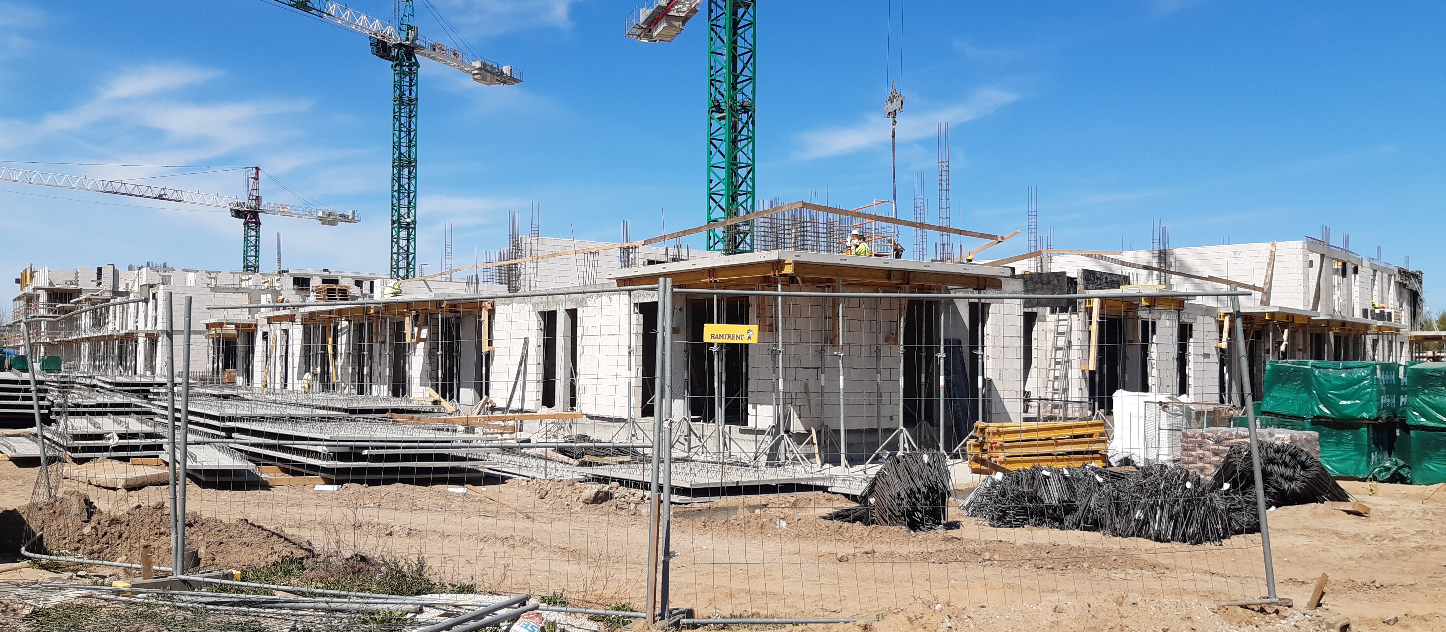 Atal po konferencji: sprzedaż mieszkań przyspiesza