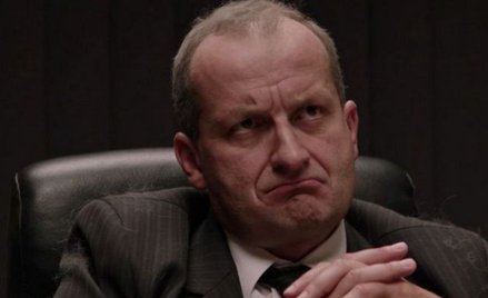 Tajemnica dwóch buziaków prezesa