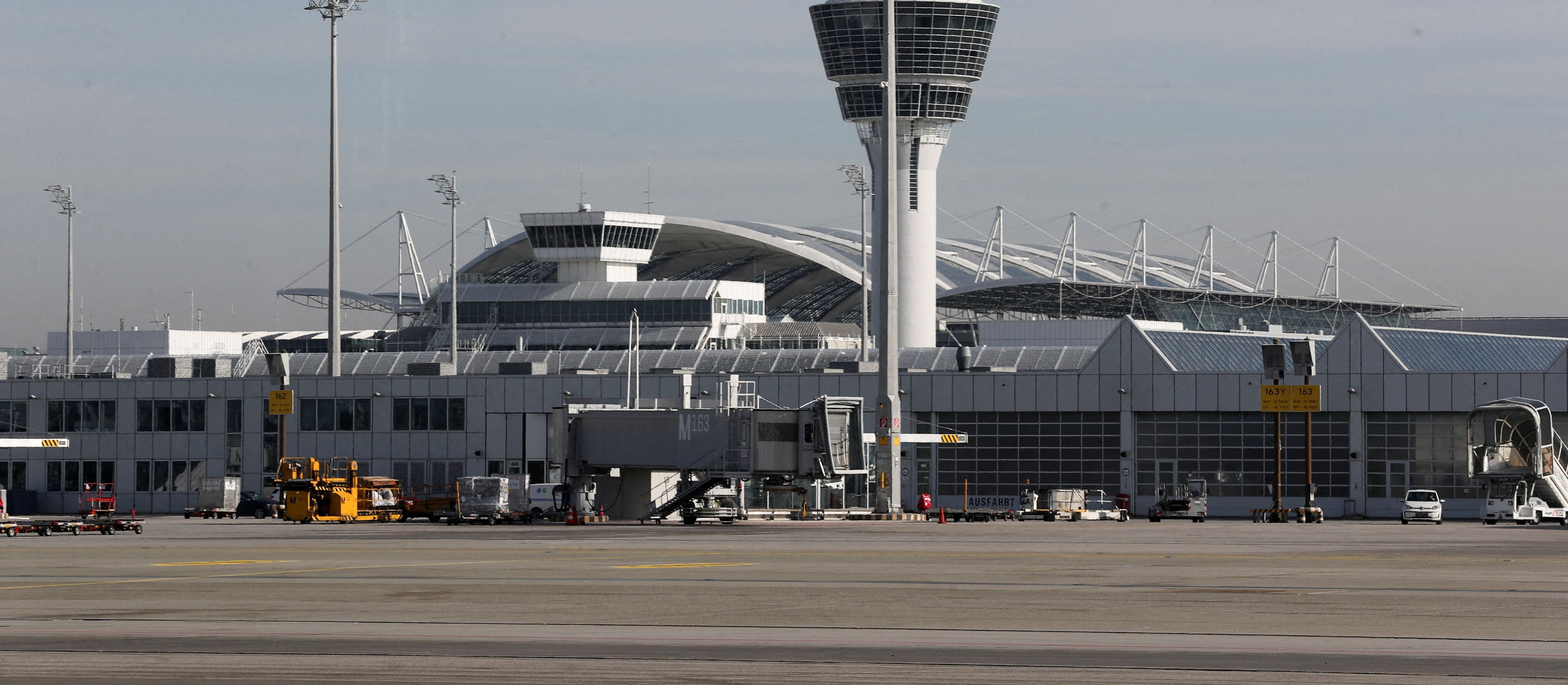 Drony zakłóciły działanie lotniska w Monachium. Tysiące pasażerów uziemionych