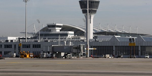 Drony zakłóciły działanie lotniska w Monachium. Tysiące pasażerów uziemionych