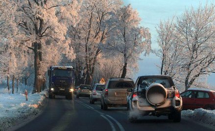 Mandaty kierowców za niezapięte pasy, folię na szybach, słuchanie głośnej muzyki
