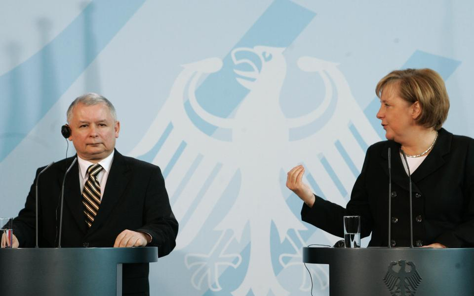 Zdaniem autora, Jarosław Kaczyński – chcąc budować wspólną Europę – powinien myśleć o współpracy nie