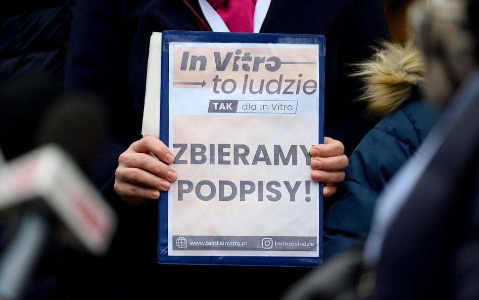 300 tys. podpisów w sprawie finansowania in vitro