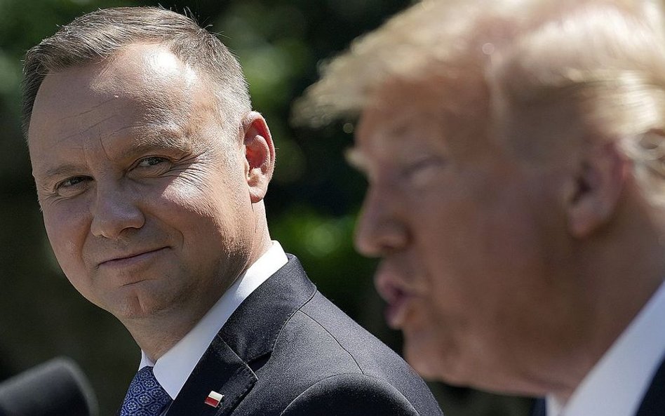 „Pod Żyrandolem”: Na co liczył Duda zgadzając się na wizytę w USA?