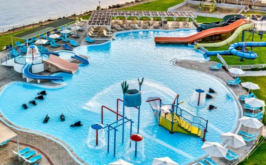 Przy hotelu jest niewielki wodny plac zabaw dla dzieci