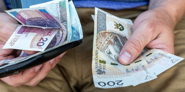 Do 1 maja ostatnie przelewy 13. emerytury. Od 1563 do 1800 zł