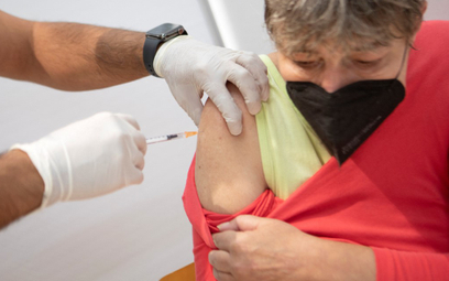 Austria: Parlament zatwierdził obowiązek szczepień przeciw COVID-19 dla dorosłych