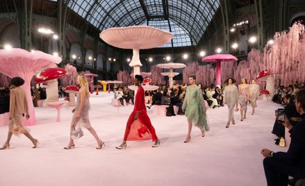 Pokaz odbył się we wnętrzach paryskiego Grand Palais.
