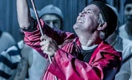 Niemiecki bas-baryton Ralf Lukas jako ścigający Moby Dicka kapitan Ahab