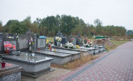 Czy wyszukiwarki grobów naruszają dane osobowe zmarłych