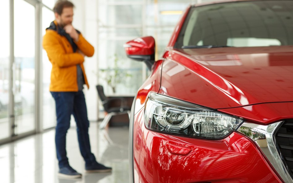 Diesel, benzyna, hybryda? Te samochody Polacy kupują najczęściej