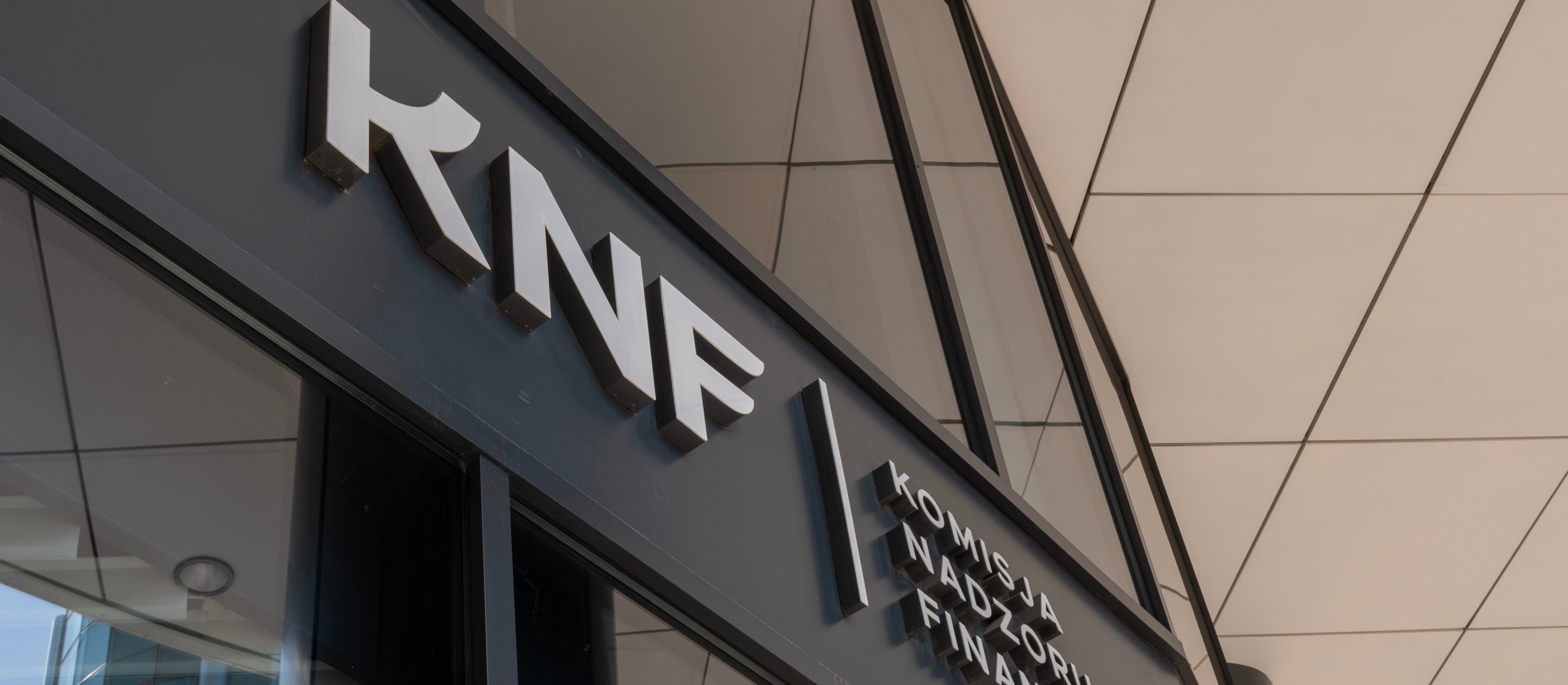 Podejrzane transakcje pochodnymi na WIG20. KNF składa zawiadomienie